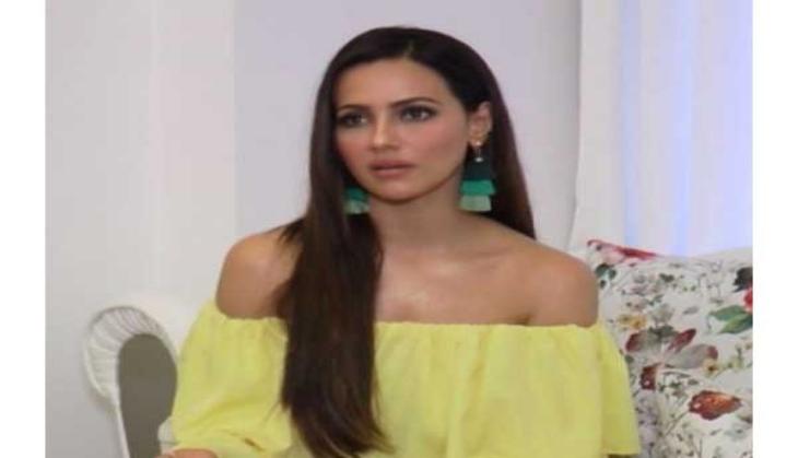Working with Akshay Kumar in 'Toilet:Ek Prem Katha' was challenging: Sana Khan