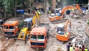 Mere haath kaat do, mujhe nikaalo: Requests woman survivor in Mumbai building collapse