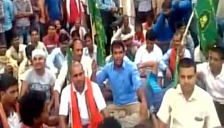 Bihar: RJD supporters block Mahatma Gandhi Setu
