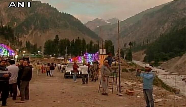 35th batch of Amarnath pilgrims leaves for Kashmir under tight security arrangements