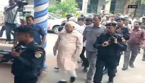 Lalu appears before CBI court in fodder scam