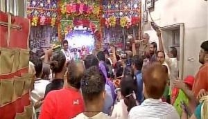 Devotees throng temples to offer prayers on last day of 'Sawan'