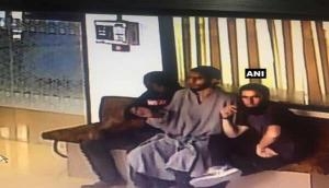Terrorists try to snatch bank guard's rifle in Budgam
