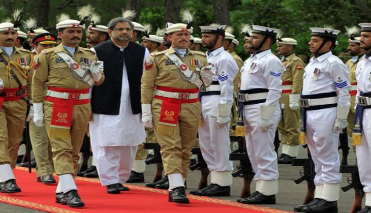 Pak PM calls on global community to play its role in Kashmir issue resolution