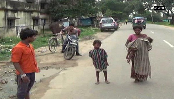 Jharkhand: Denied ambulance, toddler dies in mother's lap