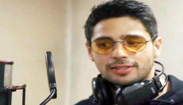 A Gentleman: Sidharth Malhotra raps swiftly for 'Bandook Meri Laila' in new BTS video