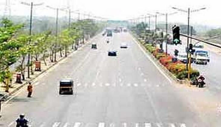Mumbai: One dies as speeding truck hit vehicles standing at red light