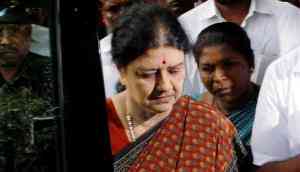 AIADMK rebels refuse to bend even as party moves to expel Sasikala & Dinakaran
