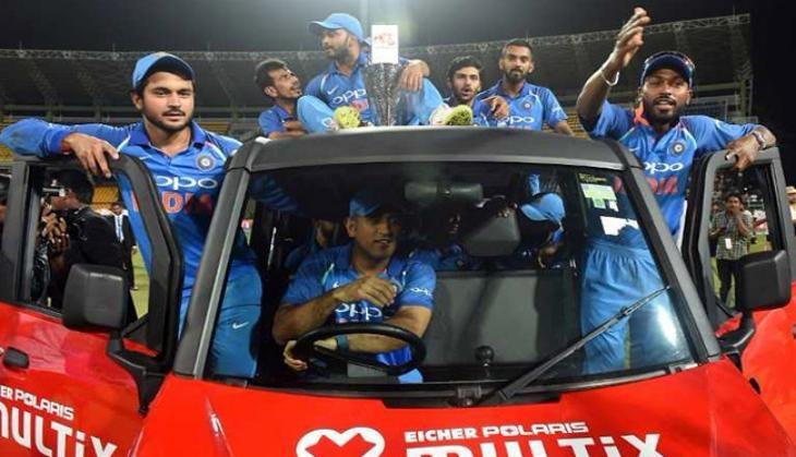dhoni car