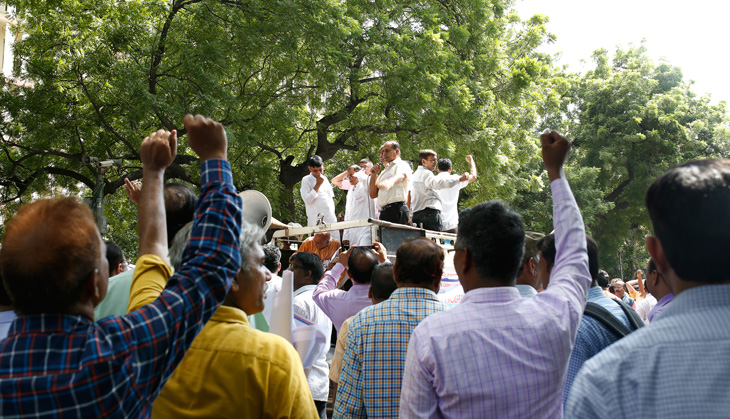 Thousands of teachers protest on Teachers' Day to fight govt's anti-teacher policies