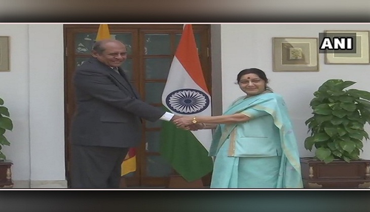Sri Lankan Foreign Minister meets Sushma Swaraj