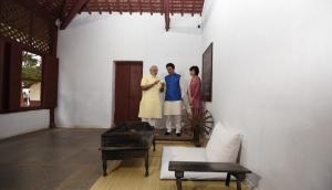 When in India, Japanese PM Shinzo Abe, wife Akie Abe celebrate Indian fashion