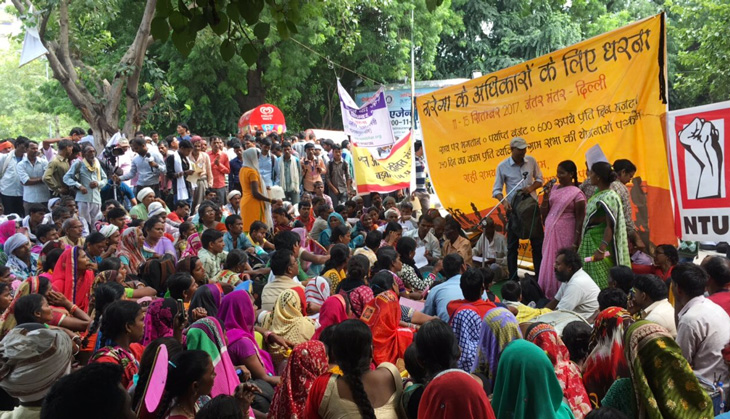 MGNREGA workers protest injustice by govt