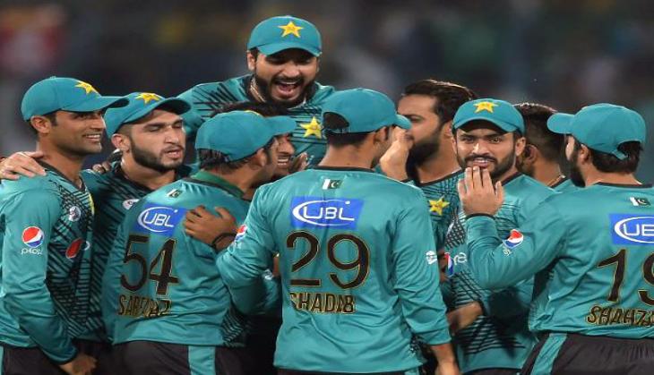 This Bollywood diva finally reveals her crush on this Pakistani veteran cricketer in viral video