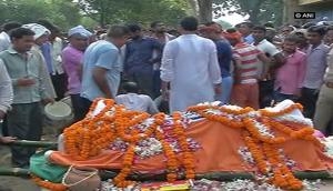 Uttar Pradesh: Wreath laying ceremony of BSF constable held in Balia