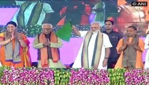 PM Modi flags off Mahamana Express; assures projects worth Rs. 1,000 cr for UP