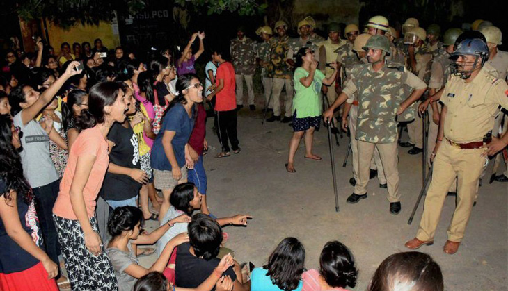 UP govt draws widespread criticism over BHU violence