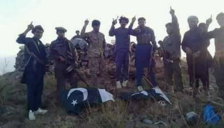 Pakistan flag removed from Durand line by Pashtuns