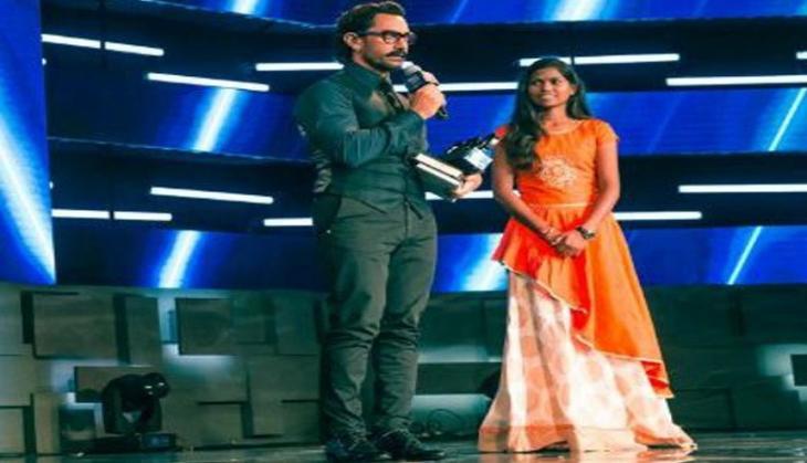 Aamir Khan could not say no when this young achiever presented him award!