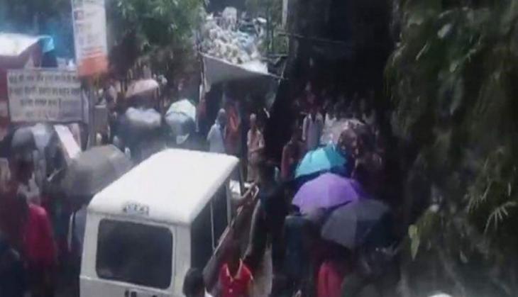 Members of affected families should be inducted in railways: Congress on Mumbai stampede