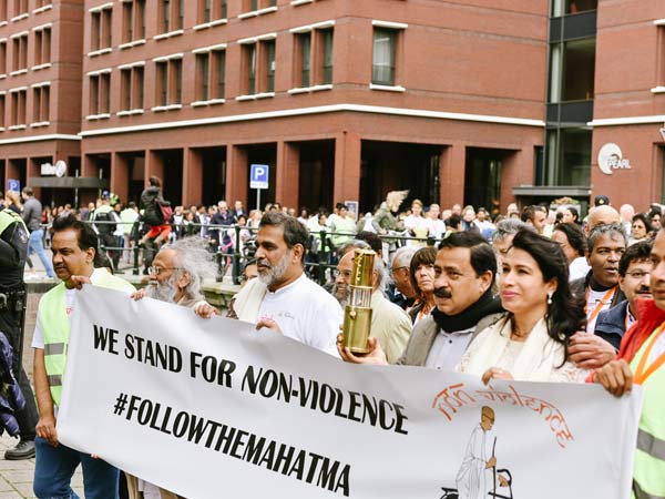 Netherlands: Over 800 people participate in Gandhi March to mark International Day of Non-Violence 