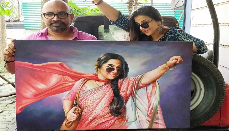 Vidya Balan gets a gift from her Tumhari Sulu director
