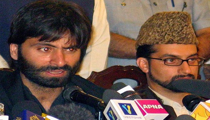 Yasin Malik detained, Mirwaiz under house arrest