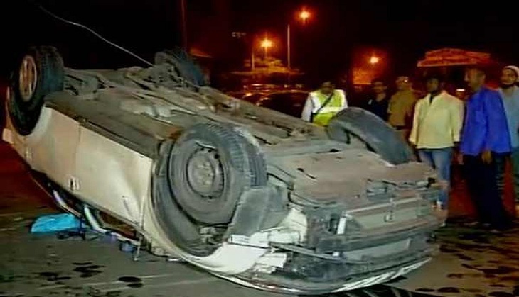 4 killed, 7 injured as car turns upside down after hitting cow in UP