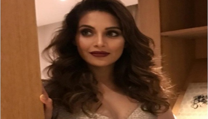Bipasha Basu turned up the heat with her latest hot photo in bikini; see pic