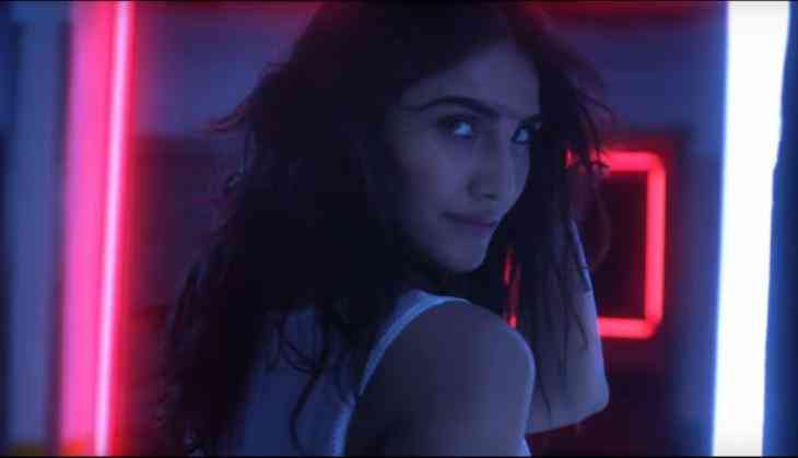 Vaani Kapoor Sizzles In New Hot Song Main Yaar Manana Ni Catch News