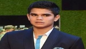 Sachin Tendulkar's son Arjun Tendulkar bowls to Indian cricket team in the nets