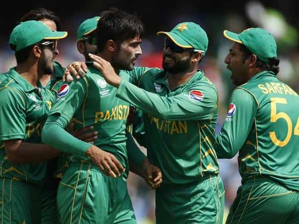 Top Pakistan player reports approach by bookie