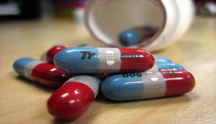 Acetaminophen helps in alleviating postoperative shivering