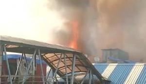 Mumbai: Fire breaks out near Bandra railway station