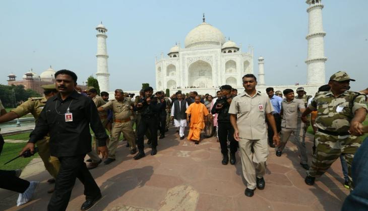 yogi aditynath tajmahal