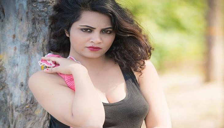 Bigg Boss 11: This is what happened when Arshi Khan's father found a packet of condom in her wardrobe