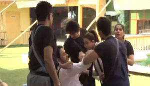 Bigg Boss 11: Vikas Gupta gets into a physical fight with Shilpa Shinde, calls her desperate; see video 