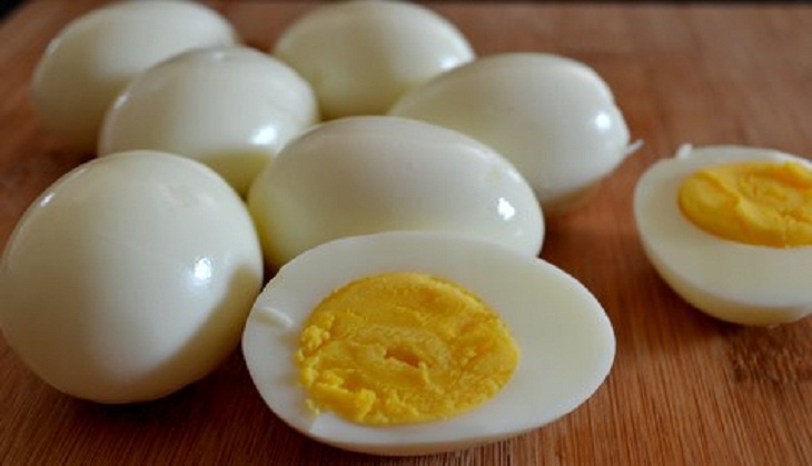 Here are 10 snacks you can eat that will not make you fat while sitting in the office all day