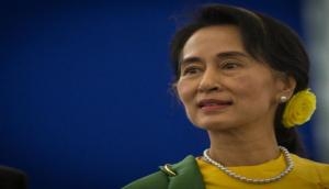 Suu Kyi makes first visit to Rakhine since breakout of violence