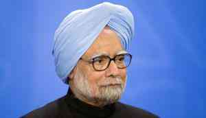 'Nov 8 a black day for economy & democracy': Manmohan Singh tears into Modi in Guj 