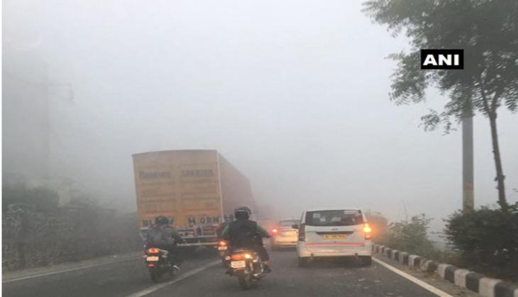Delhi continues to remain canopied under thick smog