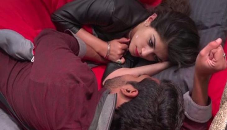Bigg Boss 11: Ex-contestant Bandagi Kalra shares backless pictures on social media