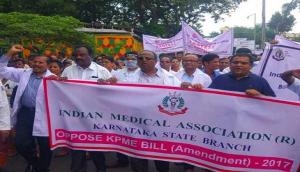 Karnataka: Doctors stage protest against Private Medical Establishments Bill