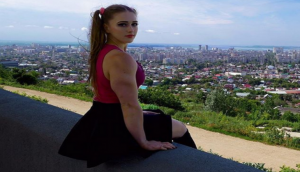 Muscle Barbie: This 19-year-old girl with mixture of her beauty and muscles becomes internet sensation