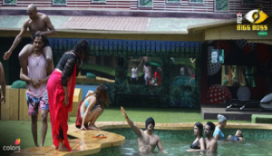 Bigg Boss 11 November 17 Highlights: Housemates jump into the pool, Bandgi becomes the captain; 5 Catch points of last night's episode