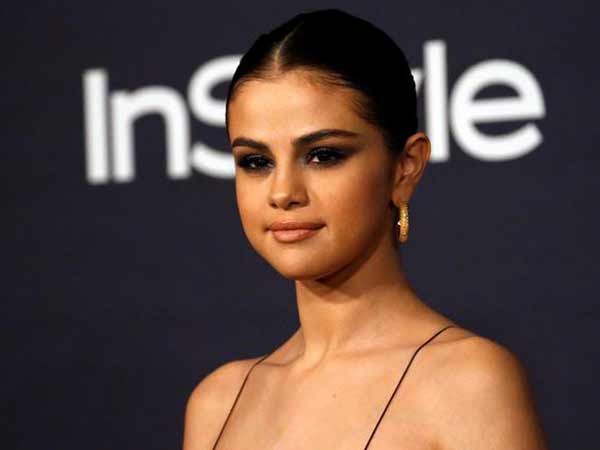 Watch Selena Gomez charm live audience after coming back from hiatus!
