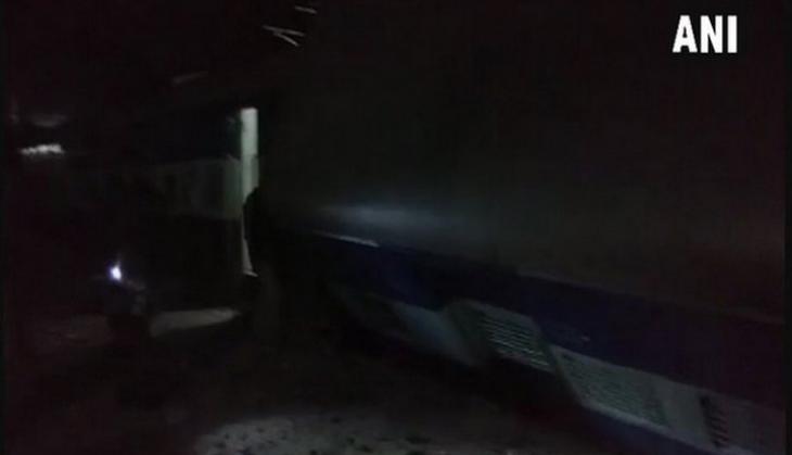 Vasco De Gama Patna Express derails, leaves 2 dead, 8 injured