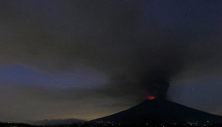 Volcano: Bali airport to remain closed for 24 hrs more