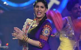 Viral Video: Forget Sapna Chaudhary's dance, here is a young girl giving competition to ex-Bigg Boss contestant