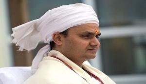 Spiritual Guru Shri Prakash Ji being harassed by radicals in Russia